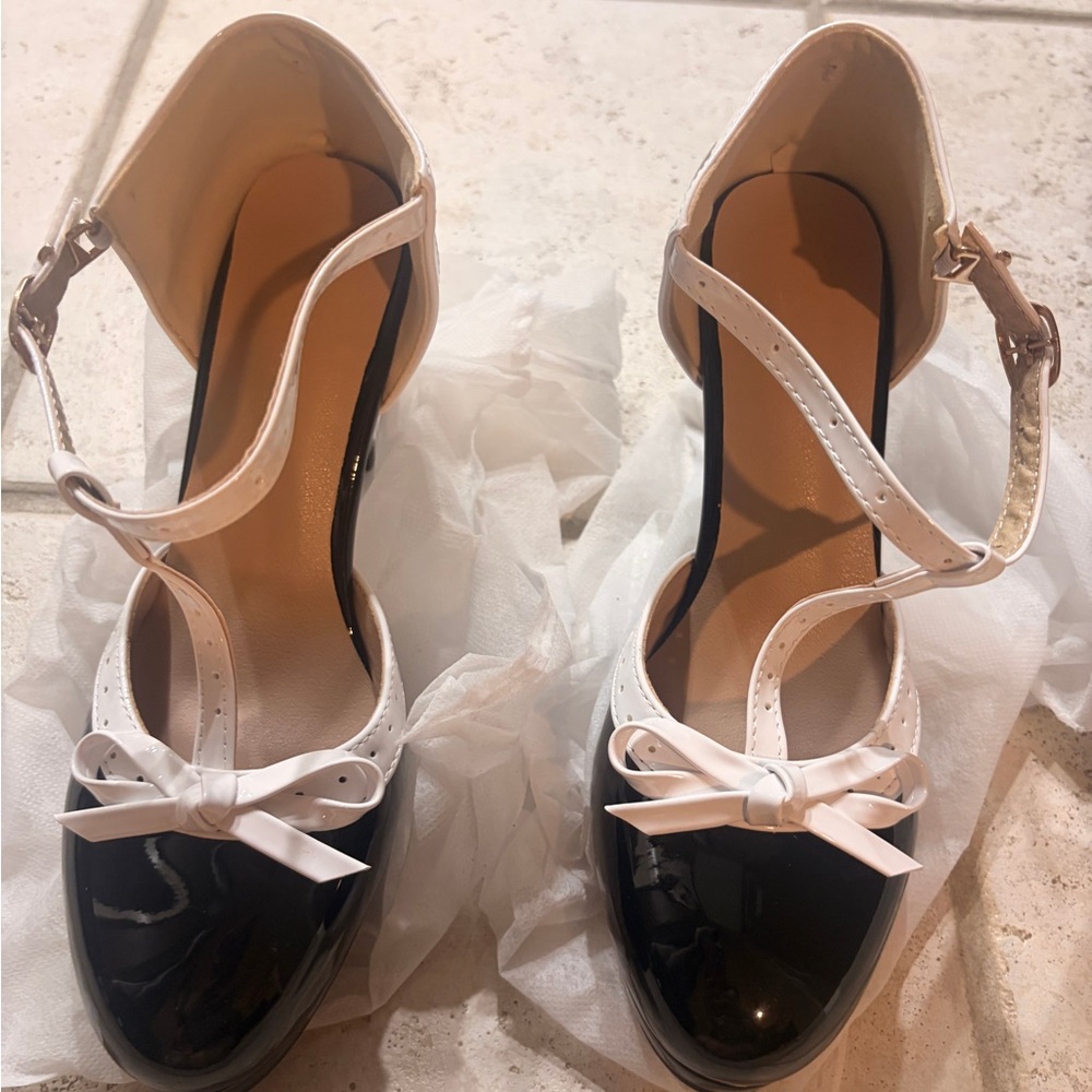 Retro Bow Décor Black and White Women's Heels